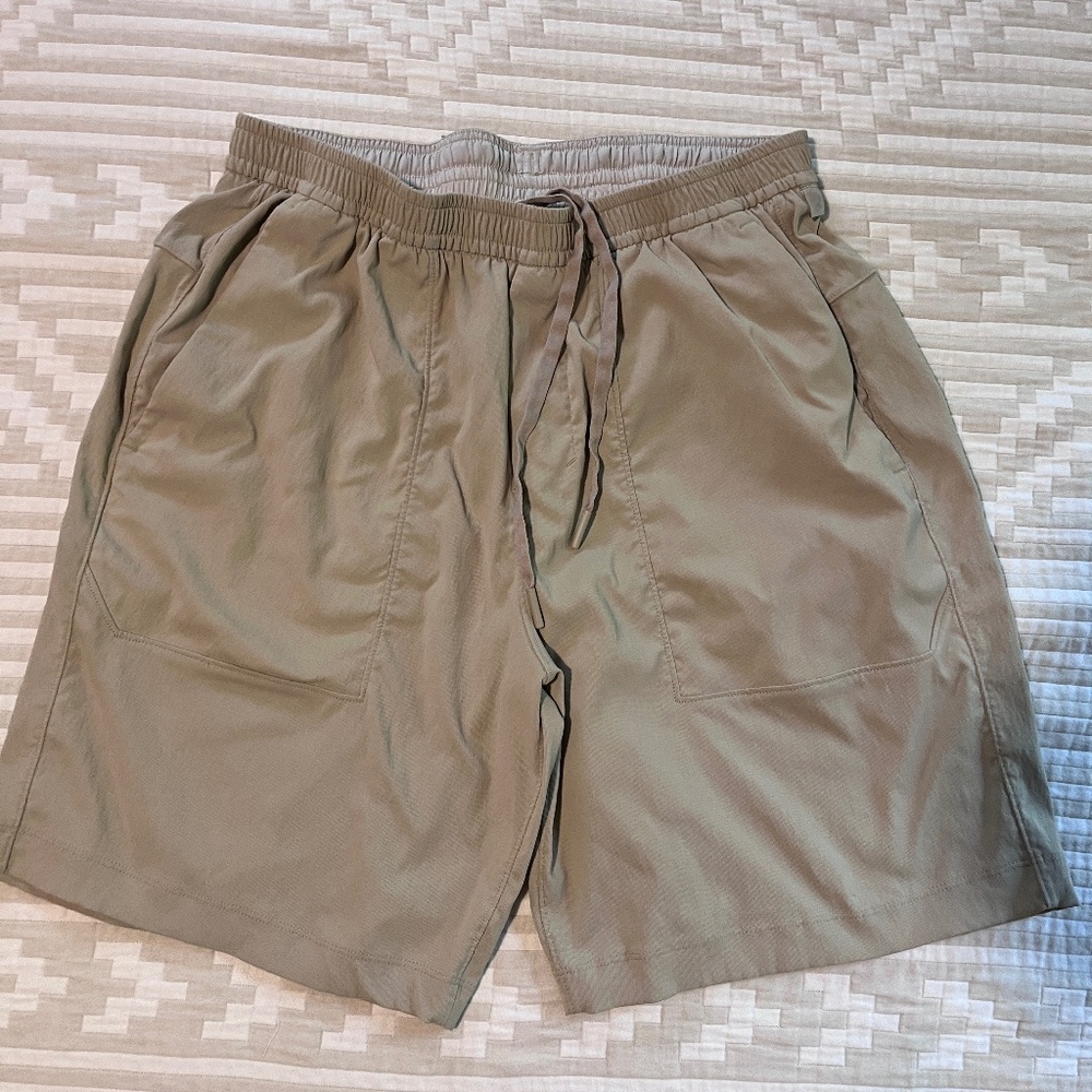 Lululemon Bowline Woven 8" M Trench